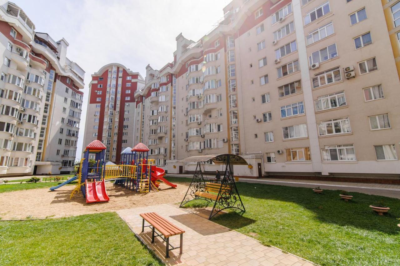 Luxrent Lägenhet Chişinau Exteriör bild