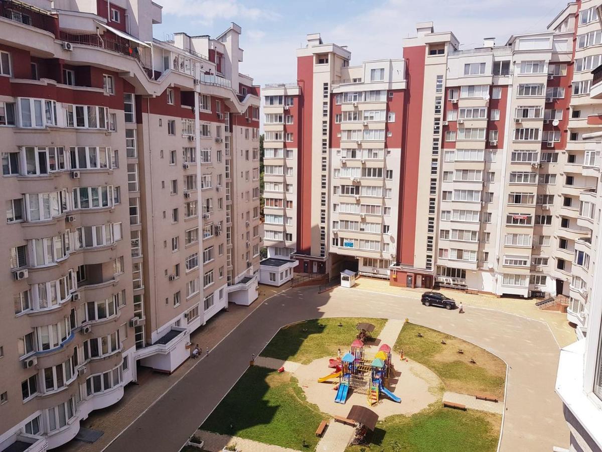 Luxrent Lägenhet Chişinau Exteriör bild