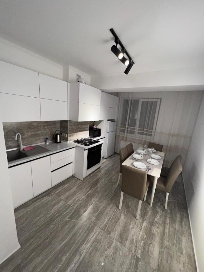 Luxrent Lägenhet Chişinau Exteriör bild